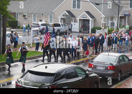 911 cérémonie de commémoration à Barnstable, ma Fire Headquarters à Cape Cod, États-Unis. La procession marche à travers le village. Banque D'Images