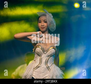 Chanteurs et danseurs thaïlandais sur scène en Thaïlande Banque D'Images