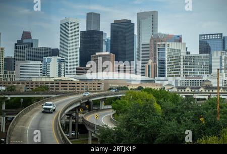 Houston, États-Unis. 13 septembre 2023. Vue sur la Skyline avec les gratte-ciel de Houston au Texas. Houston est la ville jumelle de Leipzig depuis 1993. Crédit : Michael Kappeler/dpa/Alamy Live News Banque D'Images