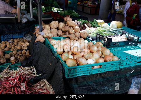 Fruits et légumes sur le marché intérieur de Funchal, Madère Banque D'Images