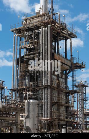 La Commonwealth Oil Refining Company, Inc., abandonnée (CORCO) se trouve sur la rive sud de Porto Rico. Il a été abandonné en 1982. Photo de Liz Roll Banque D'Images