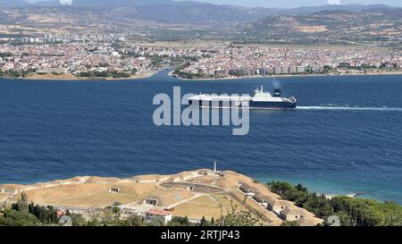 La voie navigable d'importance internationale du détroit de Dardanelles, dans le nord-ouest de la Turquie, reliant la mer Égée à la mer de Marmara et séparant l'EUR Banque D'Images