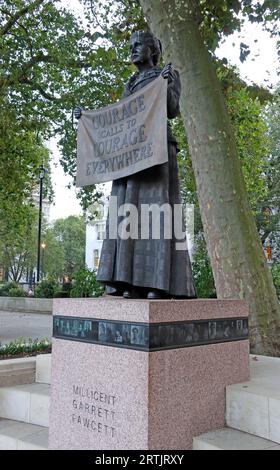 Statue en bronze du leader suffragiste britannique et militant social Millicent Fawcett sur Parliament Square, Londres, Angleterre, Royaume-Uni, SW1P 3JX Banque D'Images