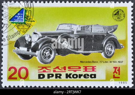 Timbre-poste annulé imprimé par la Corée du Nord, qui montre Mercedes Benz W 150, 60e anniversaire de Mercedes-Benz, vers 1986.Stamp Fair - Southwest ' Banque D'Images