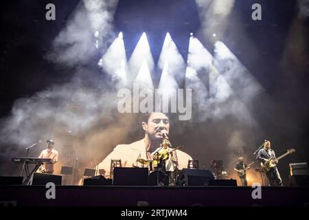 Berlin, Allemagne. 09 septembre 2023. Mumford & Sons se produit au Lollapalooza Music Festival à l'Olympiastadion à Berlin, en Allemagne, le 9 septembre 2023. (Photo Emmanuele Contini/NurPhoto) crédit : NurPhoto SRL/Alamy Live News Banque D'Images