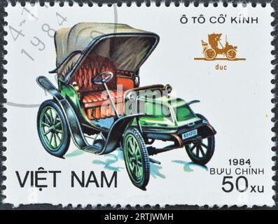 Timbre-poste annulé imprimé par le Vietnam, qui montre Duc, vers 1984. Banque D'Images