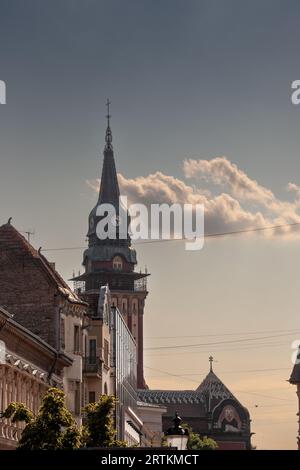 Photo de la tour de l'hôtel de ville de Subotica pendant l'après-midi. L'hôtel de ville de Subotica est situé à Subotica, dans la province de Voïvodine an Banque D'Images