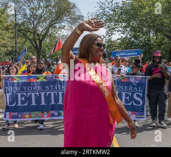 BROOKLYN, New York – 4 septembre 2023 : la procureure générale de New York, Letitia James, participe au défilé de la Journée des Indiens de l'Ouest 2023. Banque D'Images