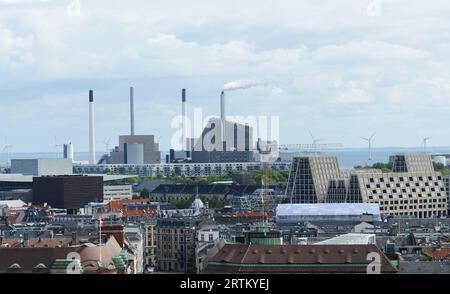 Vue de la centrale électrique HOFOR - Amagerværket depuis le palais de Christiansburg à Copenhague, Danemark. Banque D'Images