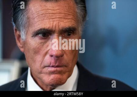 Washington, États-Unis. 13 septembre 2023. Le sénateur américain Mitt Romney (républicain de l'Utah) parle de sa retraite imminente et de ne pas chercher à être réélu en 2024, dans son bureau dans le Russell Senate Office Building à Washington, DC, USA, mercredi 13 septembre, 2023. photo de Rod Lamkey/CNP/ABACAPRESS.COM crédit : Abaca Press/Alamy Live News Banque D'Images