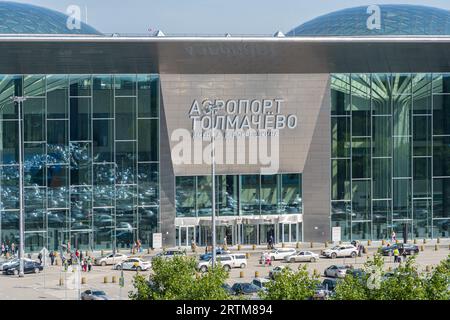 Aéroport de Novosibirsk Tolmachevo est situé dans la ville de OB, à 16 kilomètres (9,9 mi) à l'ouest du centre de Novosibirsk, un secteur industriel et scientifique c Banque D'Images