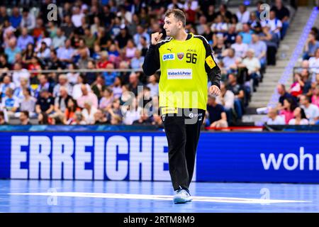 Stuttgart, Allemagne. 01 septembre 2023. Handball : Bundesliga, TVB Stuttgart - Füchse Berlin, Porsche Arena. Le gardien de but berlinois Dejan Milosavljev applaudit. Crédit : Tom Weller/dpa/Alamy Live News Banque D'Images