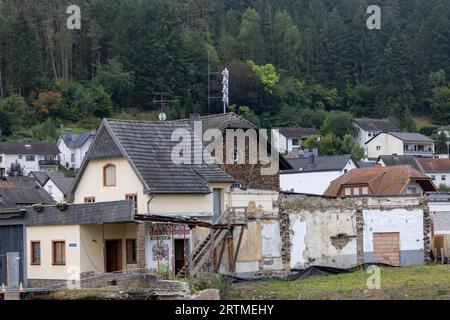 Rech, Allemagne. 14 septembre 2023. Une sirène électronique a été installée sur le toit du centre communautaire de Rech, sur les rives de la rivière Ahr. Aujourd'hui, lors de la journée d'alerte nationale, l'Office fédéral de la protection civile et de l'assistance en cas de catastrophe (BBK) déclenche un avertissement. Dans de nombreux endroits alors aussi à 11,00 les sirènes se resserrent. Crédit : Thomas Banneyer/dpa/Alamy Live News Banque D'Images