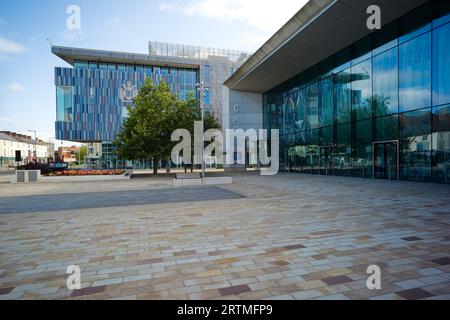 Les bureaux du conseil municipal de Doncaster et le théâtre Cast dans le quartier culturel de la ville Banque D'Images