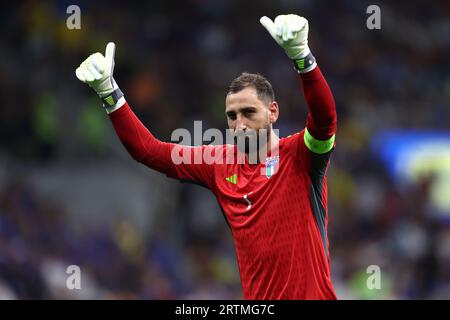 Gianluigi Donnarumma (Italie) fait des gestes lors du match de qualification européen de l'UEFA EURO 2024 entre l'Italie et l'Ukraine au Stadio San Siro le 12 septembre 2023 à Milan, Italie. Banque D'Images
