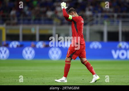 Gianluigi Donnarumma (Italie) fait des gestes lors du match de qualification européen de l'UEFA EURO 2024 entre l'Italie et l'Ukraine au Stadio San Siro le 12 septembre 2023 à Milan, Italie. Banque D'Images