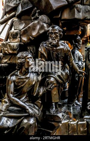 Détail d'une sculpture dans l'église catholique notre Dame du Finisterre, Bruxelles, Belgique. Banque D'Images