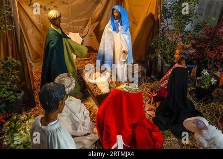 Scène de la Nativité dans l'église catholique Saint Etienne, Beauvais, France Banque D'Images