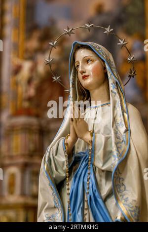 Statue de la Vierge Marie priante dans l'église jésuite, Dubrovnik, Croatie Banque D'Images