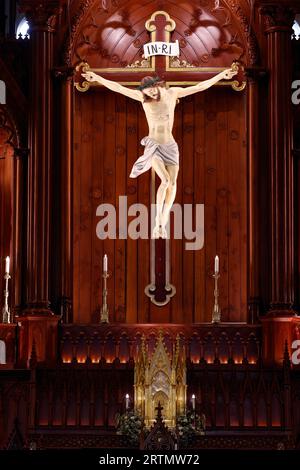 Église catholique Song Vinh. La crucifixion. Jésus sur la croix. Vietnam. Banque D'Images