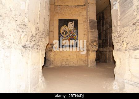 Se cachant à environ 30 mètres sous terre pendant la Seconde Guerre mondiale, les habitants de Maastricht utilisaient en fait les grottes de Zonneberg comme abri. Banque D'Images