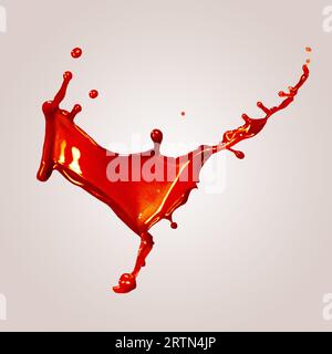 Éclaboussure rouge en lévitation et vague avec des gouttes sur fond beige. Peinture liquide, concept d'explosion de couleur. Principales tendances du design moderne Banque D'Images