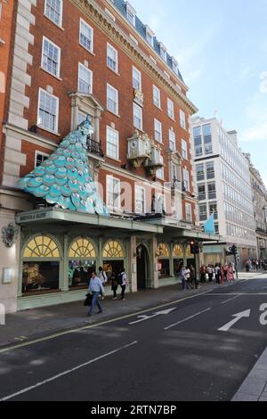 Extérieur du grand magasin Fortnam et Mason Piccadilly Londres Royaume-Uni septembre 2023 Banque D'Images