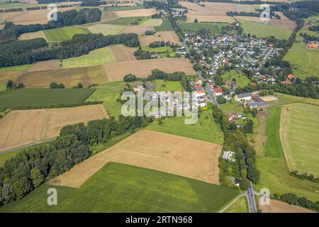 Luftbild, Schürenfeld Wiesen und Felder und Unnaer Straße zum Ortsteil Strickherdicke, Dellwig, Fröndenberg, Ruhrgebiet, Rhénanie-du-Nord-Westphalie, Deutschland ACHTUNGxMINDESTHONORARx60xEURO *** vue aérienne, Schürenfeld prairies et champs et Unnaer Straße à Strickherdicke, Dellwig, Fröndenberg, région de la Ruhr, Rhénanie du Nord Westphalie, Allemagne ATTENTIONxMINESTHONORARx60xEURO Banque D'Images