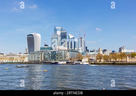 Londres, Royaume-Uni - 29 avril 2023 : gratte-ciel Skyline gratte-ciel dans le Banking District sur la Tamise à Londres, Royaume-Uni. Banque D'Images