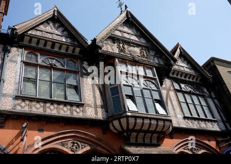 The Beaney House of Art and Knowledge , Royal Museum and Free Library à Canterbury, Kent, Angleterre, Royaume-Uni. L'Institut Beaney Banque D'Images