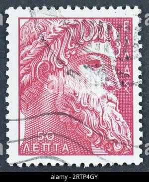 Timbre-poste annulé imprimé par la Grèce, qui montre Zeus d'Istiée, vers 1955. Banque D'Images