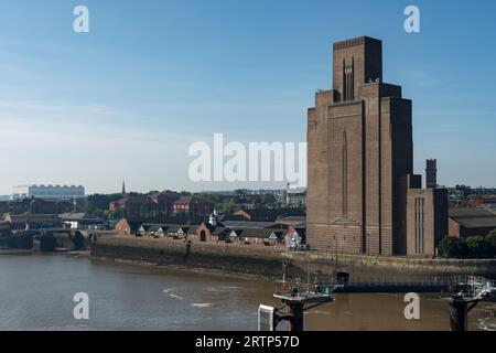 Tour de ventilation du tunnel Mersey pour le tunnel Queensway à Birkenhead sur les rives de la rivière Mersey sur le Wirral UK Banque D'Images
