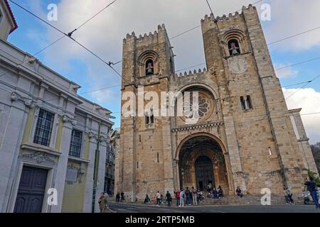 Portugal, Lisbonne, la cathédrale Sainte Marie majeure souvent appelée cathédrale de Lisbonne ou simplement le se (se de Lisboa), est une cathédrale catholique romaine construite Banque D'Images