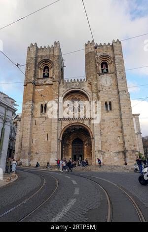 Portugal, Lisbonne, la cathédrale Sainte Marie majeure souvent appelée cathédrale de Lisbonne ou simplement le se (se de Lisboa), est une cathédrale catholique romaine construite Banque D'Images