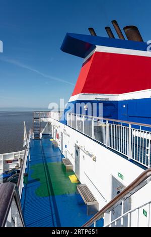 Le pont arrière sous l'entonnoir de Stena Edda Irish Sea Cross Channel ferry Banque D'Images