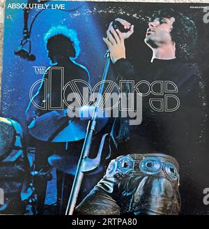 Pochette LP vinyle Records Album, The Doors, 'Absolutely Live' 1970s Rock Music (crédit Photographie : Frank Lisciandro, Elektra Records) Jim Morrison (chant principal) Rock classique, reprises vintage Banque D'Images