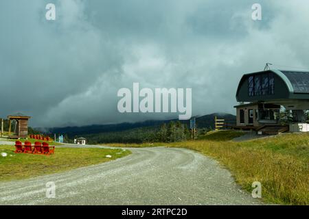 Le sommet au Mont Tremblant par une journée d'été froide Banque D'Images