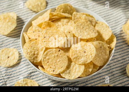 Croustilles tortilla rondes mexicaines dans un bol Banque D'Images