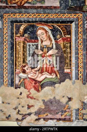 Madonna col Bambino in trono - affresco - XVI secolo - Clusone (BG) chiesa di S. Anna Banque D'Images