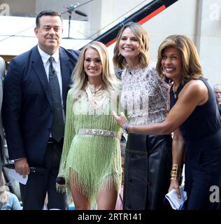 14 septembre 2023, Newark, New York, États-Unis : les co-animateurs de l'émission todayÂ€™ CARSON Daly, la chanteuse CARRIE UNDERWOOD, SAVANNAH GUTHRIE et HODA KOTB vus sur l'émission â€˜todayÂ€™ organisée au Rockefeller Plaza. (Image de crédit : © Nancy Kaszerman/ZUMA Press Wire) USAGE ÉDITORIAL SEULEMENT! Non destiné à UN USAGE commercial ! Banque D'Images