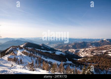 Vue depuis le sommet du mont Panarotta, Trentin-haut-adige, Italie Banque D'Images