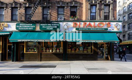 Di Palo's Fine Foods, 200 Grand St, New York. NYC vitrine d'une fromagerie italienne et épicerie dans Little Italy/Chinatown de Manhattan. Banque D'Images