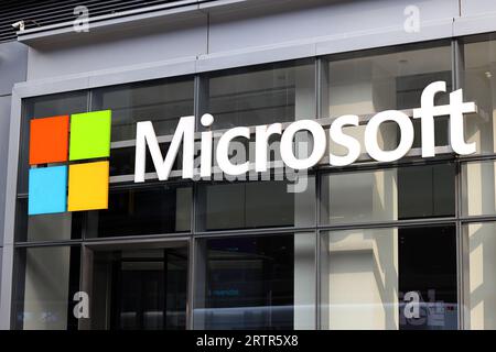 Logo pour Microsoft dans un centre de formation à Times Square, New York. Banque D'Images
