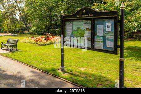 Panneaux d'information pour visiteurs à Mary Stevens Park, Stourbridge, Royaume-Uni. Banque D'Images