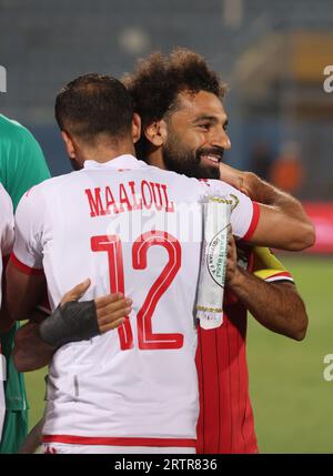 Égypte, le Caire - 12 septembre 2023 - Mohamed Salah, d'Égypte, et Ali Maaloul, de Tunisie, lors d'un match amical international entre l'Égypte et la Tunisie à Banque D'Images