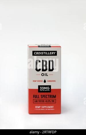 CBD (cannabidiol) huile dérivée du chanvre et à spectre complet. Banque D'Images