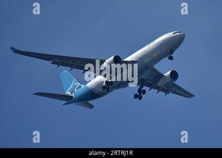 Marseille, France. 14 septembre 2023. Un avion d’Air Transat arrive à l’aéroport Marseille Provence. (Image de crédit : © Gerard Bottino/SOPA Images via ZUMA Press Wire) USAGE ÉDITORIAL SEULEMENT! Non destiné à UN USAGE commercial ! Banque D'Images