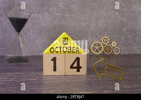 Texte de date du calendrier 14 octobre sur des blocs de bois avec espace de copie pour les idées ou le texte. Concept d'espace de copie et de calendrier Banque D'Images