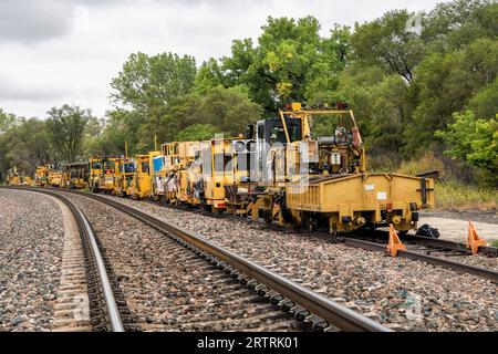 Duning, ne, USA - 10 septembre 2023 : véhicules d'entretien de voie ferrée sur la voie d'évitement BNSF. Banque D'Images