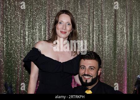 Paris, France. 14 septembre 2023. La chanteuse Sara Lilliu et le musicien Anthony Tatarian se produisent lors de l'ouverture de l'exposition Eighties Fever le 14 septembre 2023 au Madison Hotel à Paris, France. Crédit : Bernard Menigault/Alamy Live News Banque D'Images